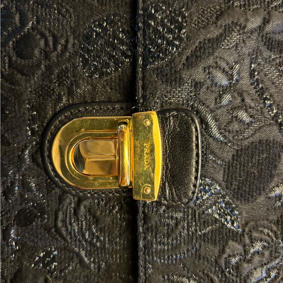 Beautiful Prada bag, used only twice. Can be crossbody, shoulder, clutch. - Picture 3 of 4